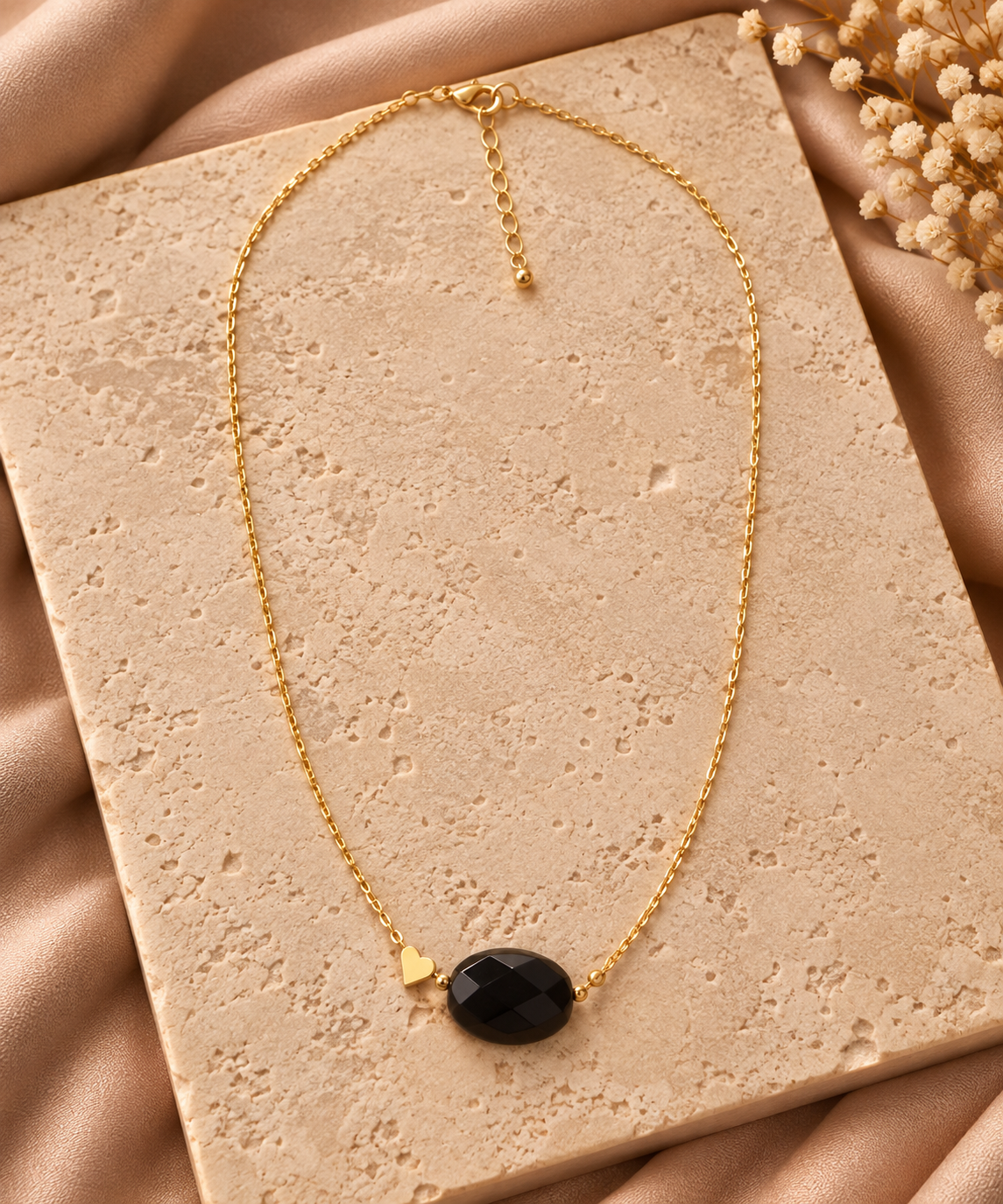 Ketting zwart met goudkleurig en hartje | 39 + 5 cm