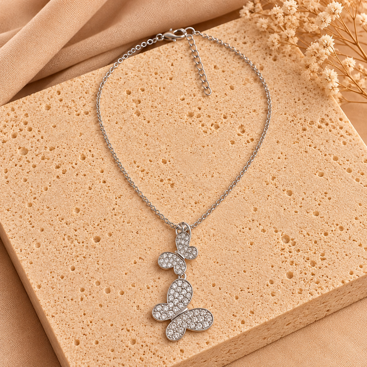 Zilverkleurige Ketting met Vlinders en Strass | Stainless Steel | 40 + 7 cm