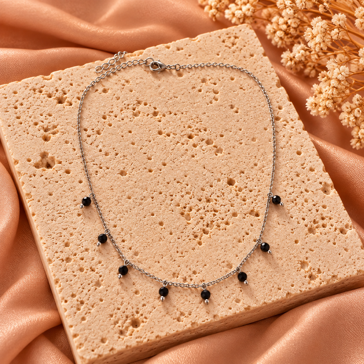 Ketting met zwarte kraaltjes | Koper plated | 39 + 5 cm