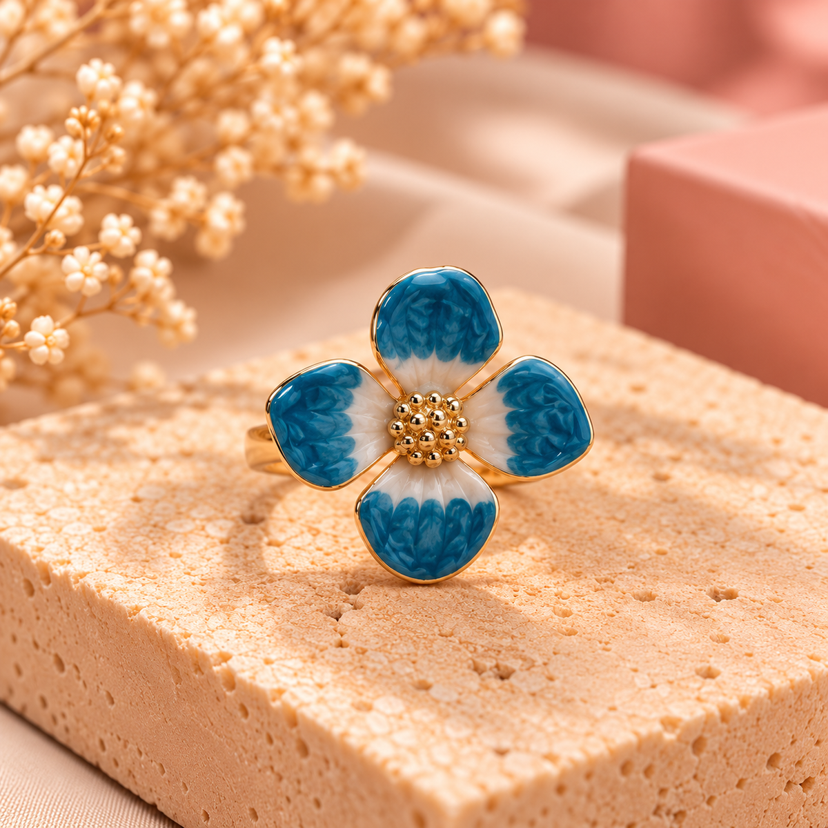 Goudkleurige Stainless Steel Bloemenring Blauw & Wit