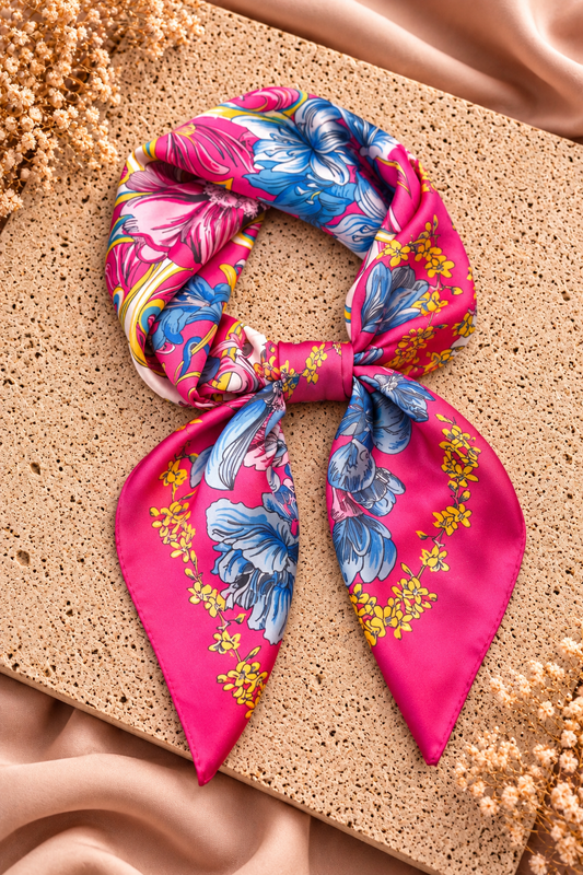 Satijnen Sjaal 70x70 cm Roze met Bloemenprint | One Size Fashion